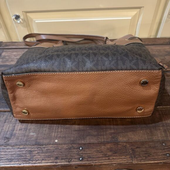 MICHAEL KORS Marina North Drawstring Tote Shoulder Bag Signature - Picture 5 of 13